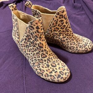 TOMS Leapard Print Booties
